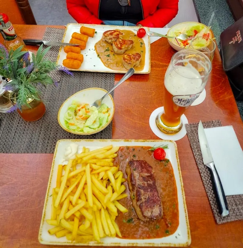 Köstliche Spezialitäten im Kupferspieß